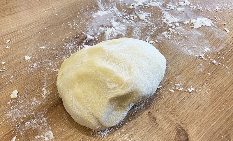 Boule de pâte à tarte sucrée sans gluten